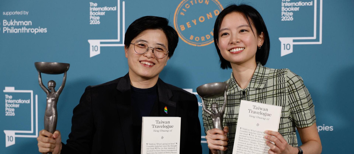 Yang Shuang-zi, auotra de 'Taiwan Travelogue', y la traductora Lin King