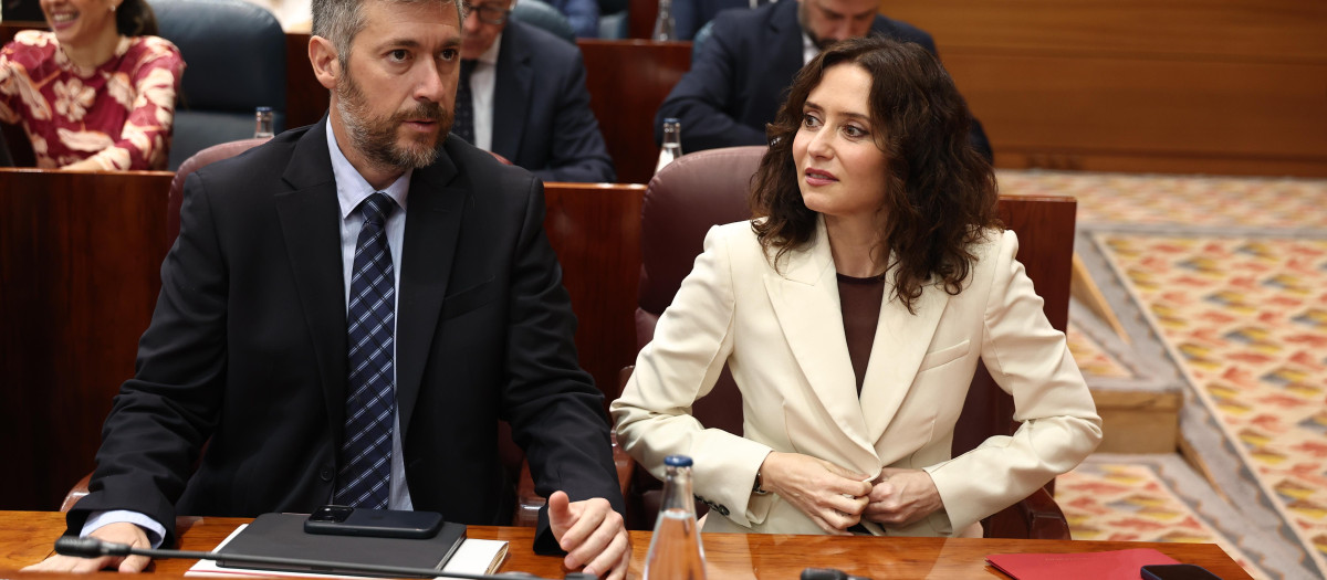 El portavoz del Gobierno de la Comunidad de Madrid, Miguel Ángel García Martín, y la presidenta, Isabel Díaz Ayuso