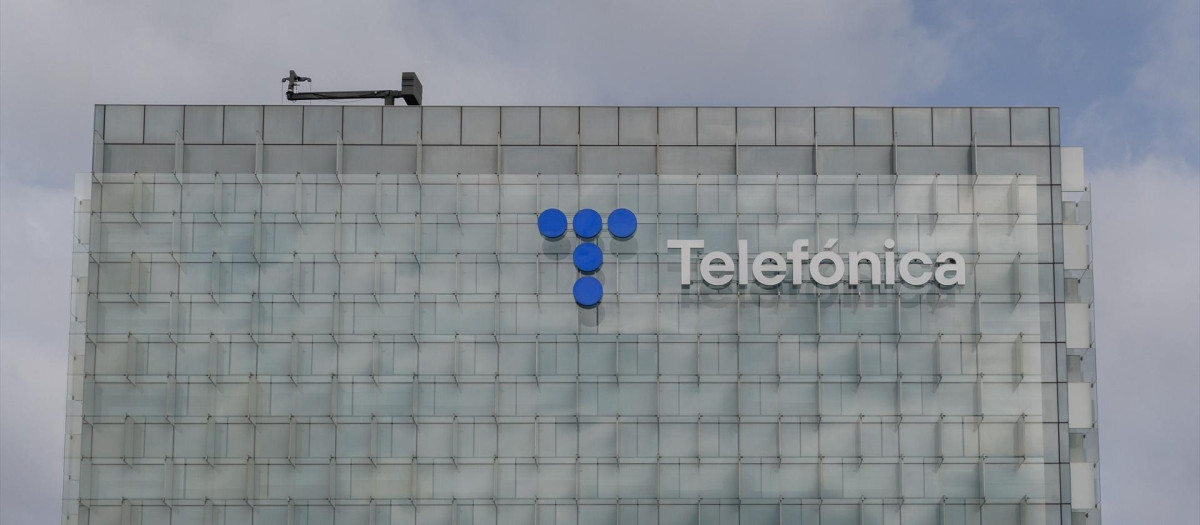 Exterior de la sede de Telefónica.