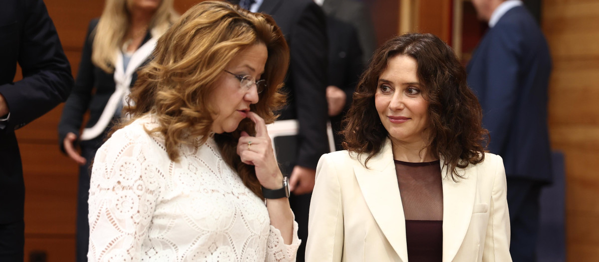 La presidenta de la Comunidad de Madrid, Isabel Díaz Ayuso, y la consejera de Sanidad, Fátima Matute, durante un pleno en la Asamblea de Madrid, a 21 de mayo de 2026, en Madrid (España). La política nacional vuelve a centrar el Pleno de la Asamblea de Madrid después de que este martes, 19 de mayo, la Audiencia Nacional imputara al expresidente del Gobierno José Luis Rodríguez Zapatero por una presunta trama de tráfico de influencias para lograr beneficios económicos.

Eduardo Parra / Europa Press
21/5/2026