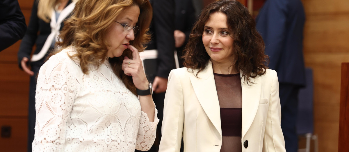 La presidenta de la Comunidad de Madrid, Isabel Díaz Ayuso, y la consejera de Sanidad, Fátima Matute, durante un pleno en la Asamblea de Madrid, a 21 de mayo de 2026, en Madrid (España). La política nacional vuelve a centrar el Pleno de la Asamblea de Madrid después de que este martes, 19 de mayo, la Audiencia Nacional imputara al expresidente del Gobierno José Luis Rodríguez Zapatero por una presunta trama de tráfico de influencias para lograr beneficios económicos.

Eduardo Parra / Europa Press
21/5/2026