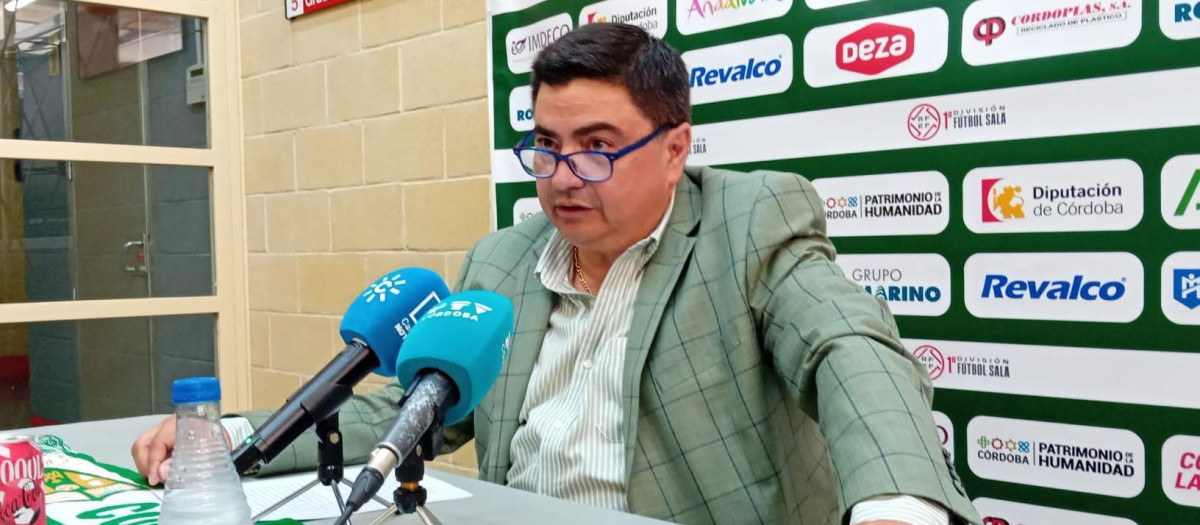 García Román en su rueda de prensa de despedida