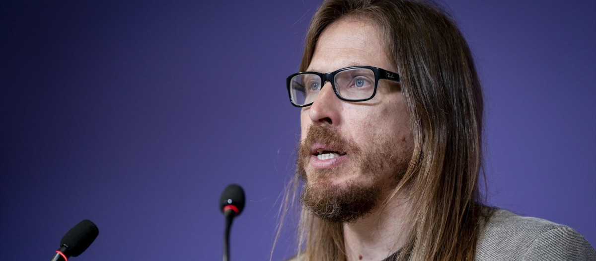 (Foto de ARCHIVO)
El secretario de Organización y portavoz de Podemos, Pablo Fernández, durante una rueda de prensa en la sede de Podemos, a 18 de mayo de 2026, en Madrid (España). La comparecencia ante los medios de comunicación se celebra para analizar los resultados de las elecciones autonómicas de Andalucía celebradas en la jornada de ayer.

A. Pérez Meca / Europa Press
18/5/2026