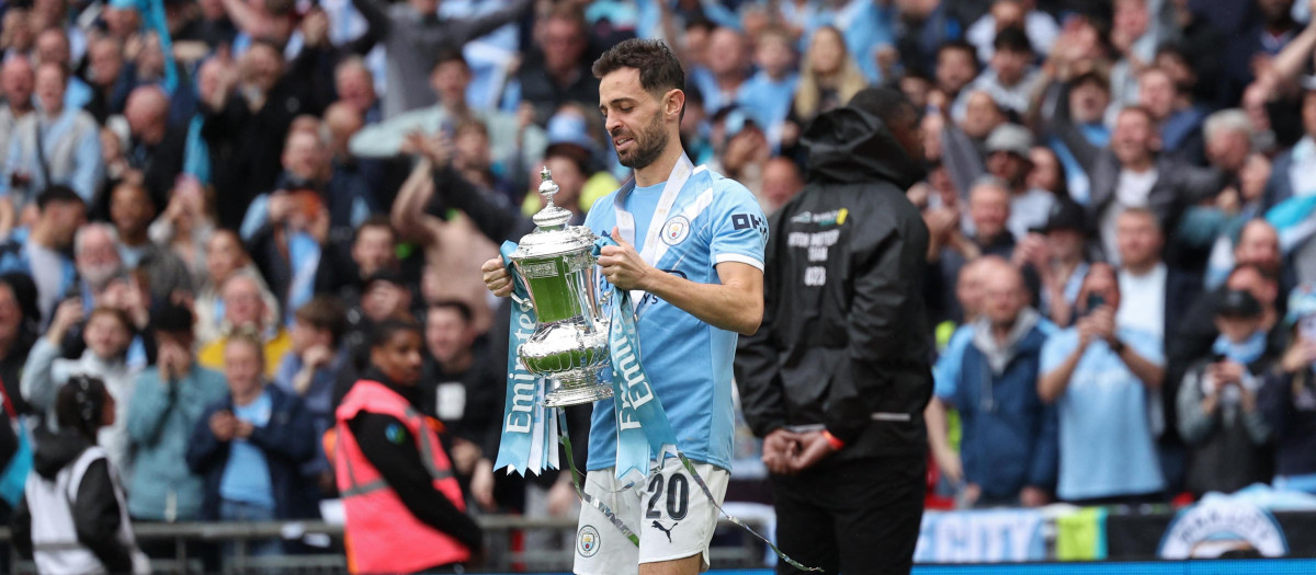 Bernardo Silva, con la FA Cup ganado con el Manchester City esta temporada
