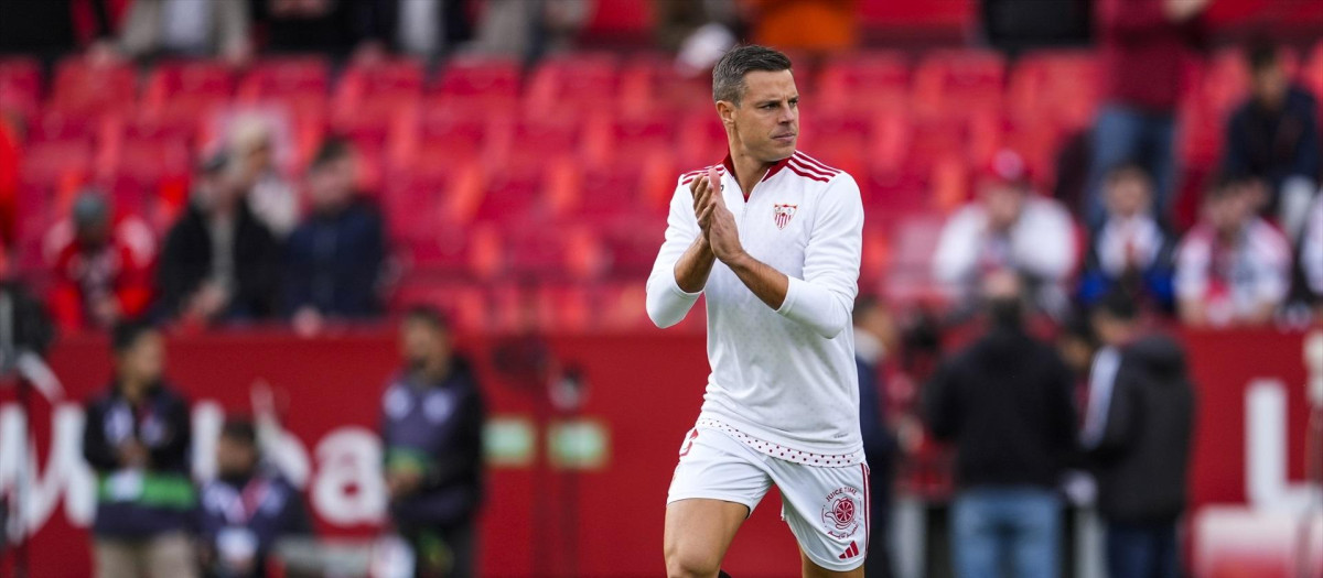 (Foto de ARCHIVO)
Cesar Azpilicueta of Sevilla FC gestures during the Spanish league, LaLiga EA Sports, football match played between Sevilla FC and  Real Betis at Ramon Sanchez-Pizjuan stadium on November 30, 2025, in Sevilla, Spain.

Joaquin Corchero / AFP7 / Europa Press
30/11/2025 ONLY FOR USE IN SPAIN