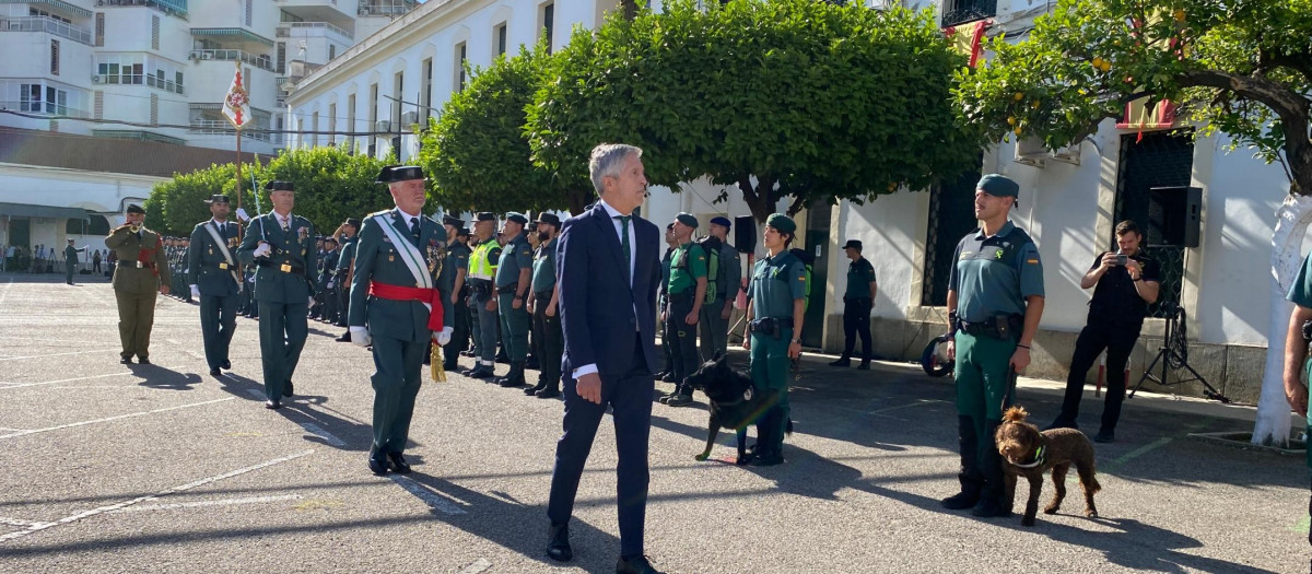 Fernando Grande-Marlaska pasa revista a la Guardia Civil en Córdoba