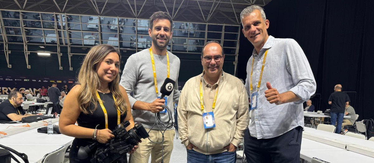 Imagen del equipo deportivo de À Punt con Inma Cerro, Samu Borja, Luis Urrutia y Nacho Rodilla