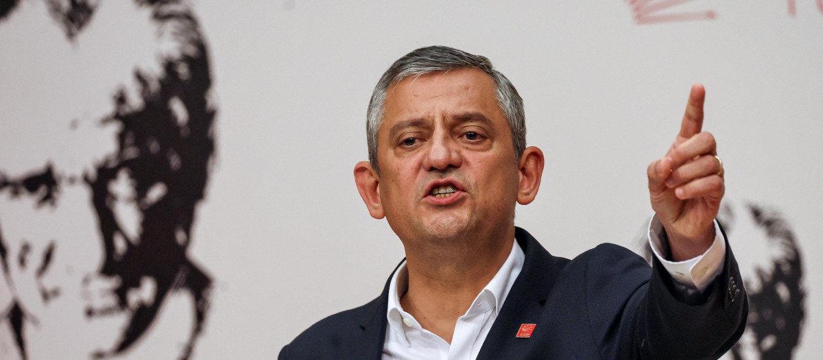 Özgür Özel, líder del principal partido de oposición de Turquía
