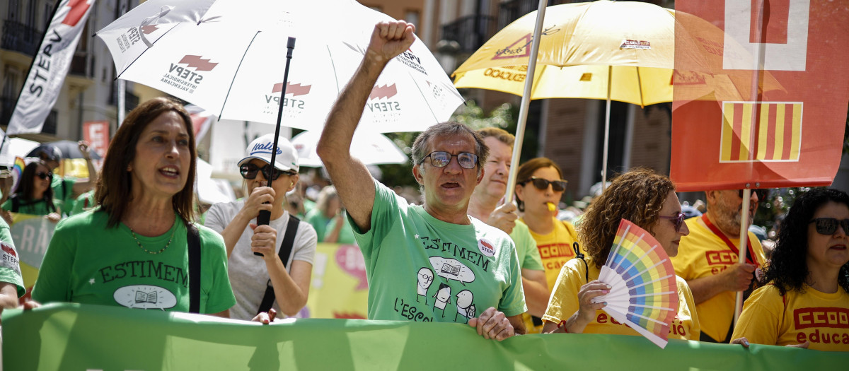 Imagen del coordinador de Acción Sindical del STEPV, Marc Candela, durante una manifestación educativa en Valencia.