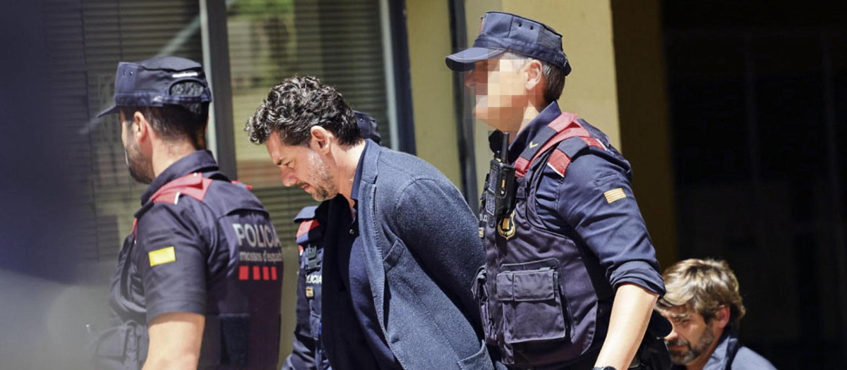 Jonathan Andic, hijo del fundador de Mango, Isak Andic, llegando a los juzgados de Martorell (Barcelona) para comparecer ante la jueza