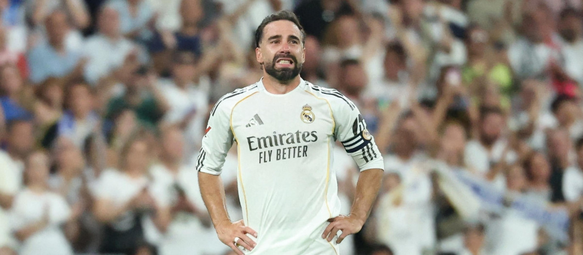 Real Madrid's Spanish defender #02 Dani Carvajal applauds as he leaves the pitch after his last match with Real Madrid during the Spanish league football match between Real Madrid CF and Athletic Club Bilbao at Santiago Bernabeu Stadium in Madrid on May 23, 2026. (Photo by Pierre-Philippe MARCOU / AFP)