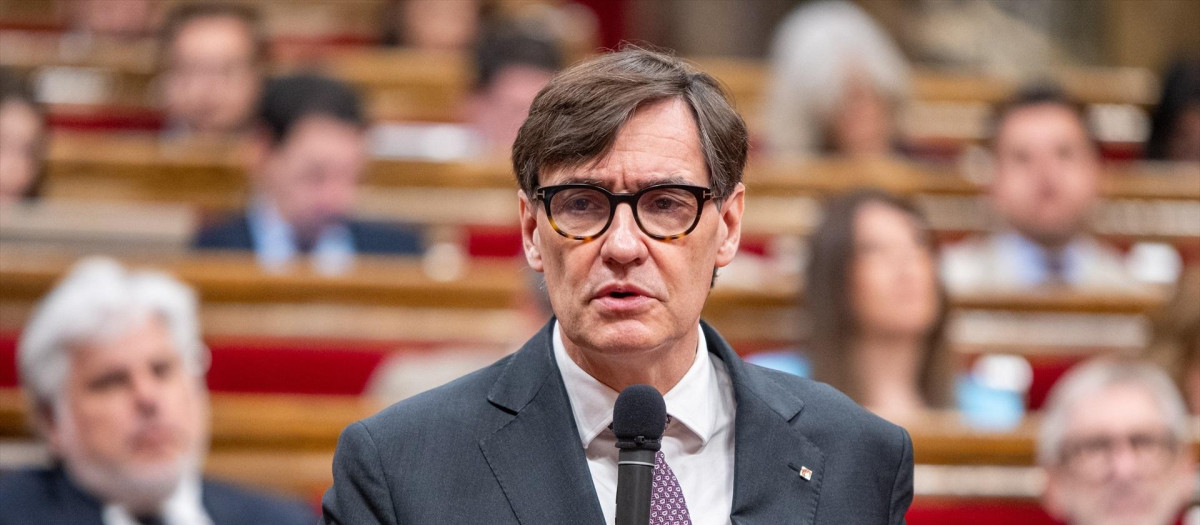 El presidente de la Generalitat, Salvador Illa, en el Parlament