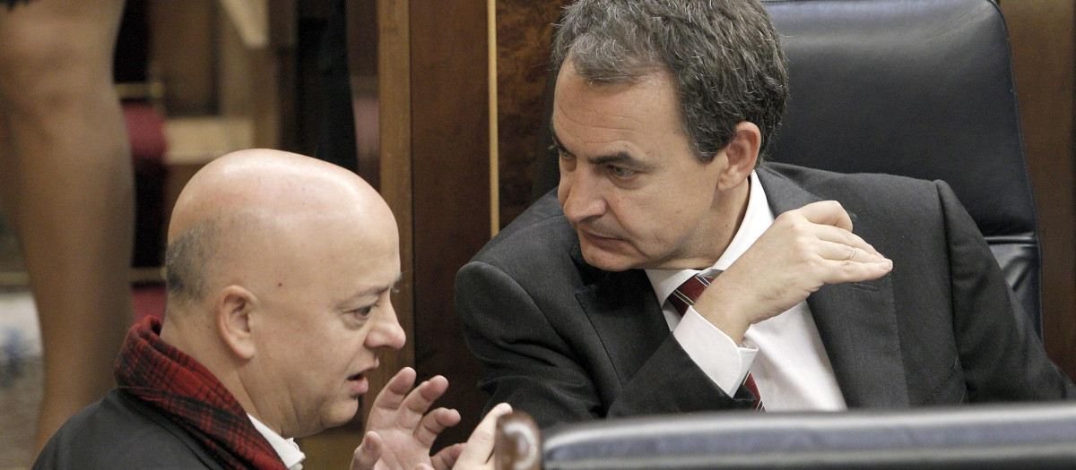 El exdiputado socialista Odón Elorza con José Luis Rodríguez Zapatero, en una imagen de archivo