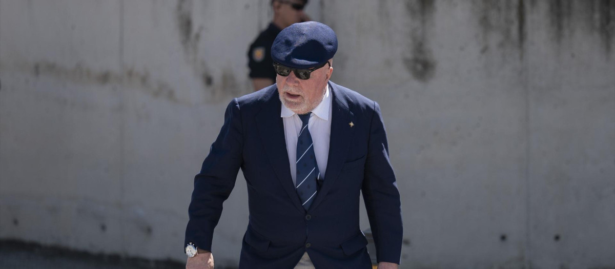 (Foto de ARCHIVO)
El excomisario José Manuel Villarejo a su salida al primer día del juicio de la Operación Kitchen, en la Audiencia Nacional, a 6 de abril de 2026, en San Fernando de Henares, Madrid (España). El caso Kitchen investiga la presunta operación del Ministerio del Interior para sustraer información sensible al extesorero del Partido Popular, Luis Bárcenas, que pudiera perjudicar a altos cargos de este partido político.

Alberto Ortega / Europa Press
06/4/2026