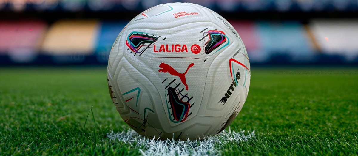 Imagen del balón de LaLiga 2026-2027