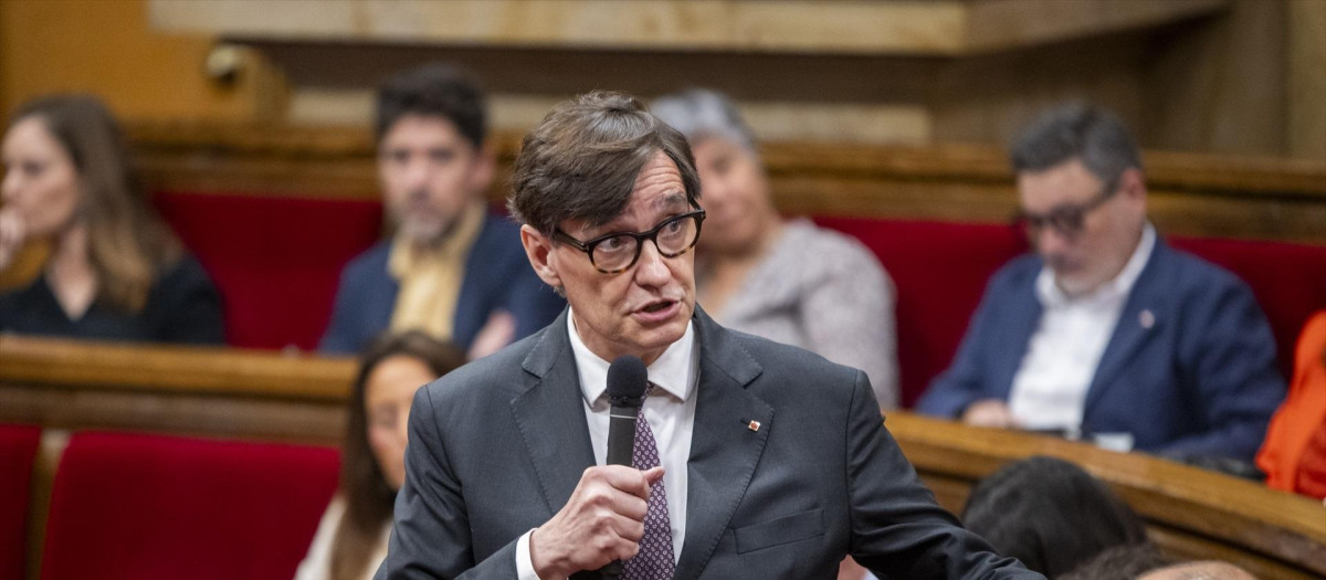 El presidente de la Generalitat de Cataluña, Salvador Illa, en el Parlament
