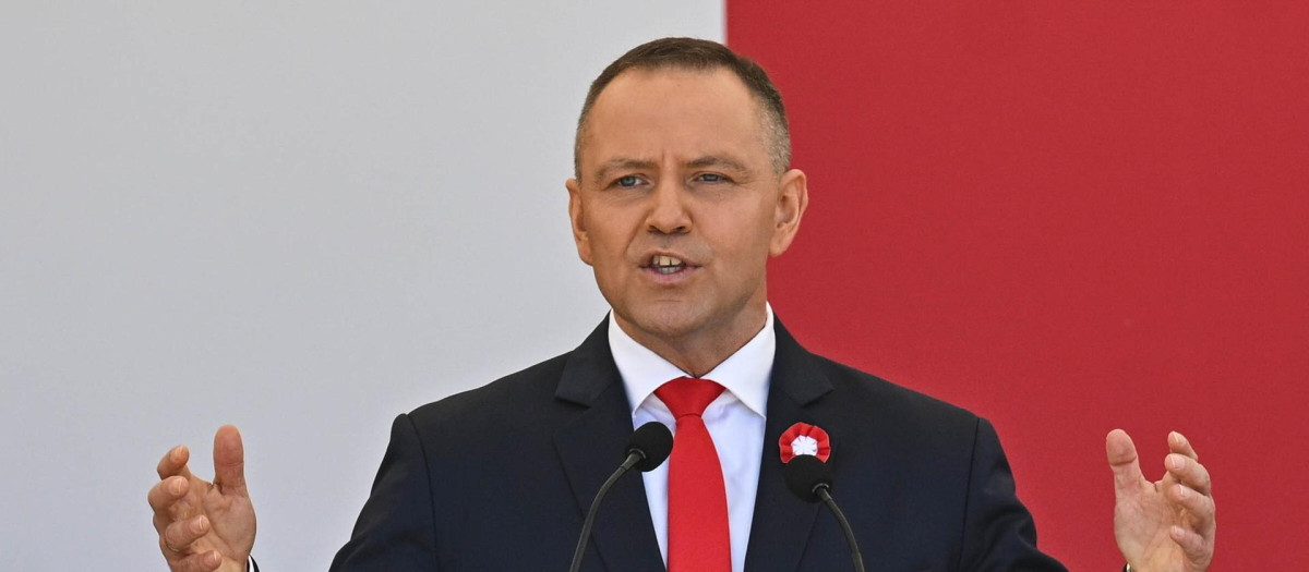 El presidente polaco, Karol Nawrocki, pronuncia un discurso durante las celebraciones del 235 aniversario de la Constitución del 3 de mayo en la Plaza del Castillo de Varsovia, Polonia