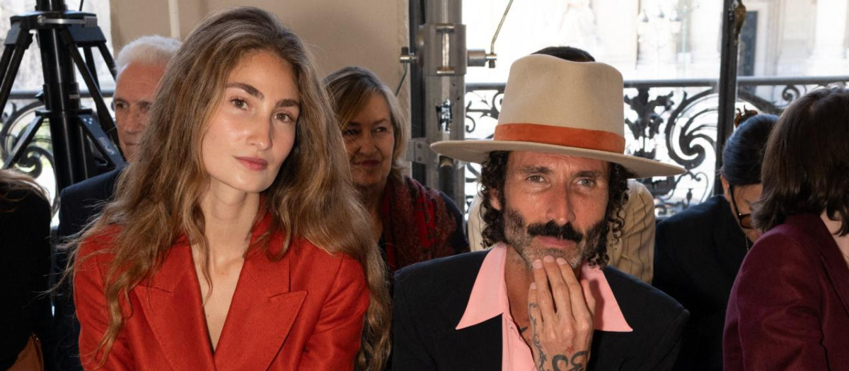 Almudena Cañedo  con su pareja, el cantante Leiva