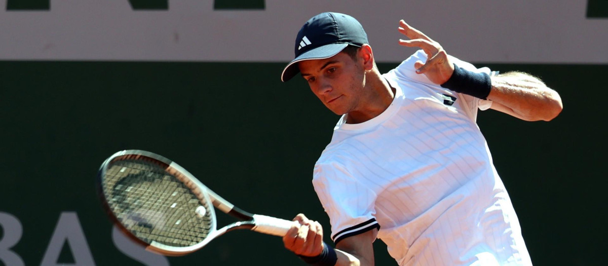 Paris (France), 27/05/2026.- Rafael Jodar of Spain in action during his Men's 2nd round match against James Duckworth of Australia at the French Open Grand Slam tennis tournament at Roland Garros in Paris, France, 27 May 2026. (Tenis, Abierto, Francia, España) EFE/EPA/MOHAMMED BADRA