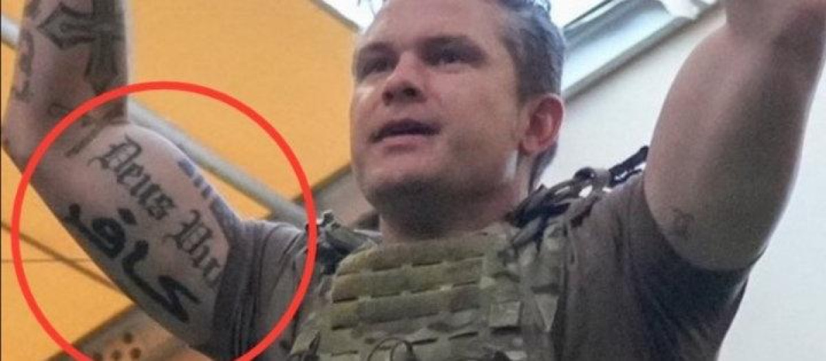 Pete Hegseth, Secretario de Guerra de EE.UU. y sus tatuajes en una foto de archivo