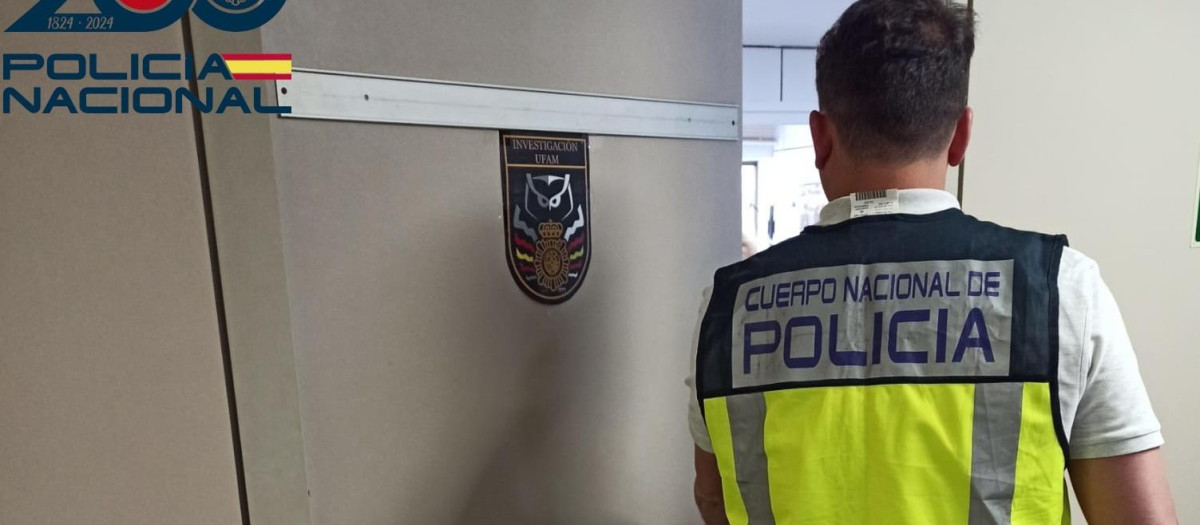 Una mujer que maltrataba a su madre intenta arrojarse al vacío desde 35 metros para no ser detenida.

REMITIDA / HANDOUT por POLICÍA NACIONAL
Fotografía remitida a medios de comunicación exclusivamente para ilustrar la noticia a la que hace referencia la imagen, y citando la procedencia de la imagen en la firma
29/5/2026