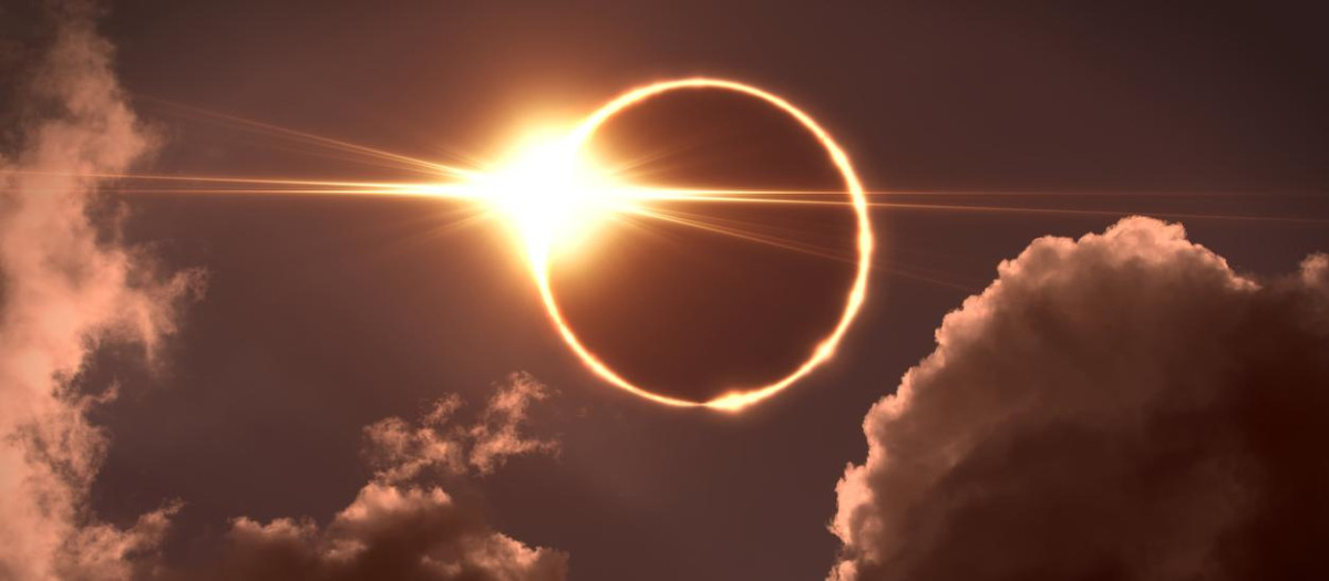 Total eclipse of the Sun. The moon covers the sun in a solar eclipse.
