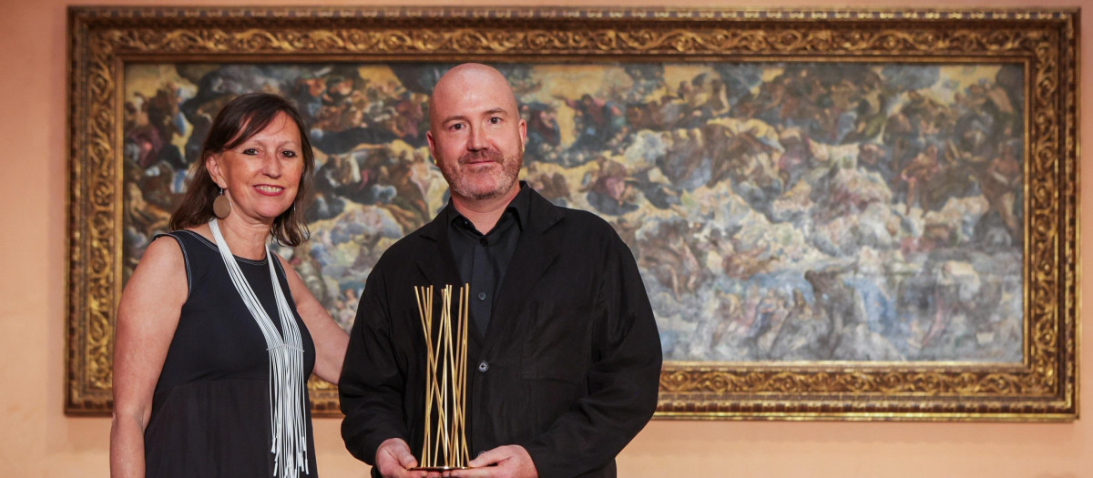 El director del Museo Reina Sofía, Manuel Segade, recibe el premio a mejor donación o donaciones.

REMITIDA / HANDOUT por ARS MAGAZINE
Fotografía remitida a medios de comunicación exclusivamente para ilustrar la noticia a la que hace referencia la imagen, y citando la procedencia de la imagen en la firma
01/6/2026