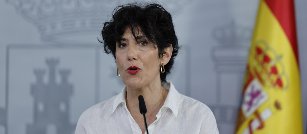 La portavoz del Gobierno, Elma Saiz, este martes en la Moncloa