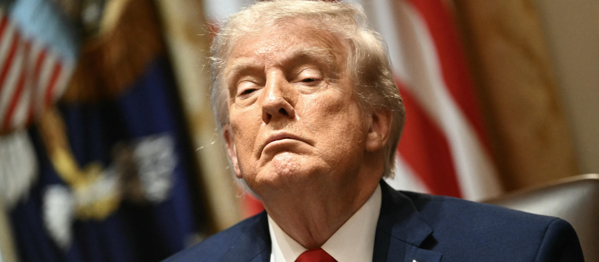 El presidente estadounidense Donald Trump habla durante una reunión de gabinete en la Sala del Gabinete de la Casa Blanca en Washington, D.C