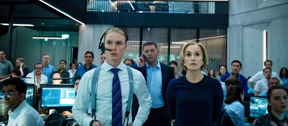 Freddie Fox, Chris Reilly & Kristin Scott Thomas en Slow Horses