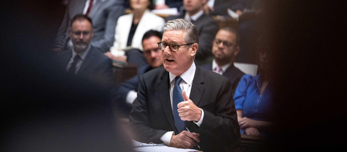 Primer ministro británico, Keir Starmer, hablando durante la sesión semanal de preguntas al primer ministro