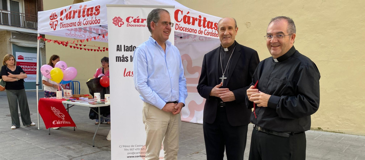 Darío Reina, Jesús Fernández y Antonio Reyes, en la cuestación de Cáritas en Córdoba