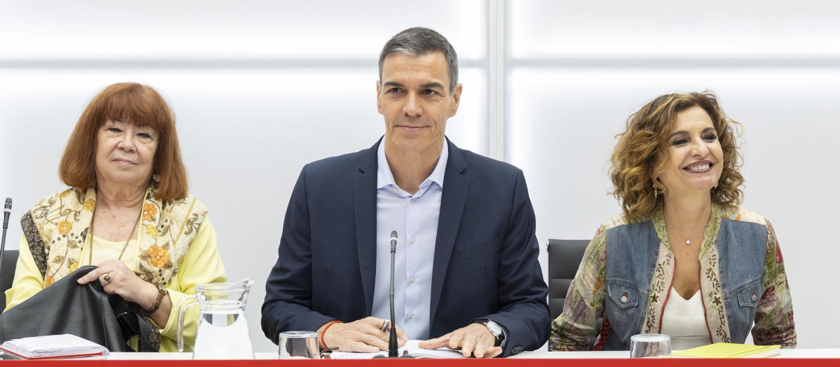 Pedro Sánchez, Cristina Narbona y María Jesús Montero, el pasado lunes en la Ejecutiva del PSOE