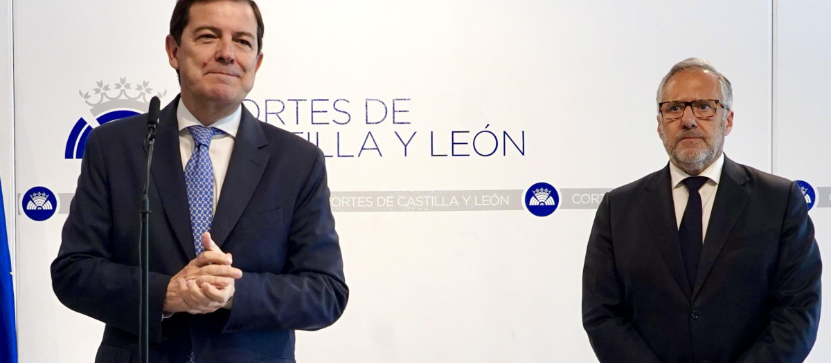 El presidente del Partido Popular de Castilla y León, Alfonso Fernández Mañueco, y el portavoz de Vox, Carlos Pollán