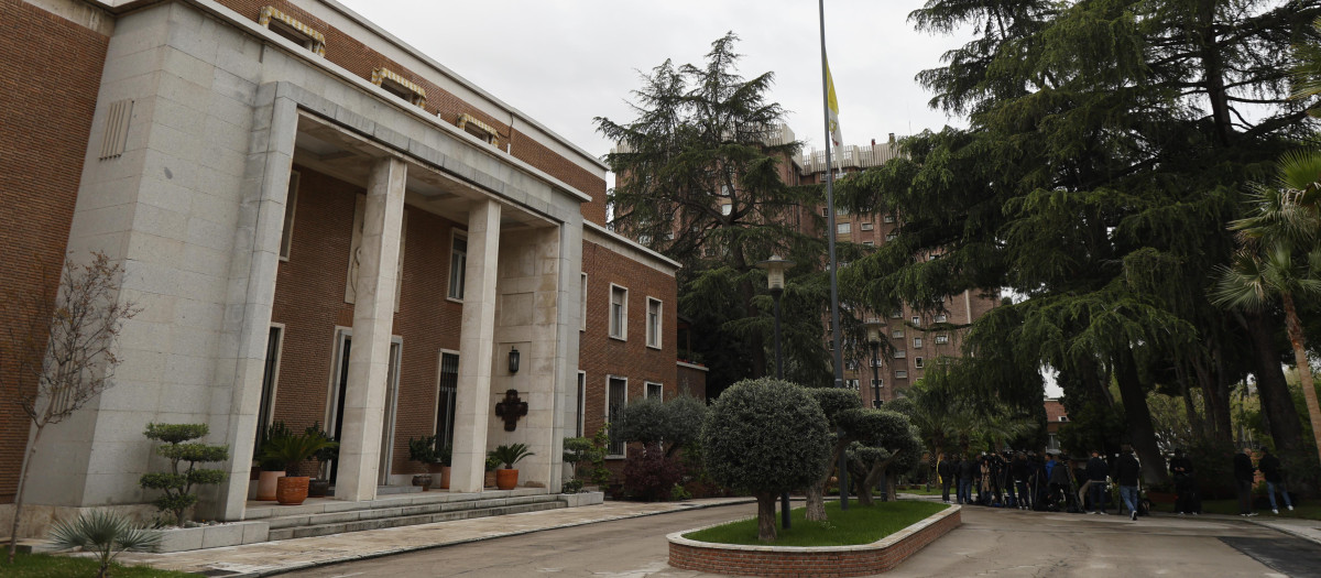 Entrada de la Nunciatura Apostólica