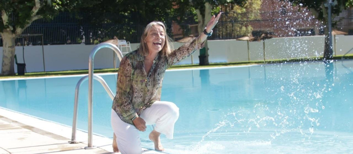 Isabel Albás, en la piscina de la Fuensanta (Córdoba)