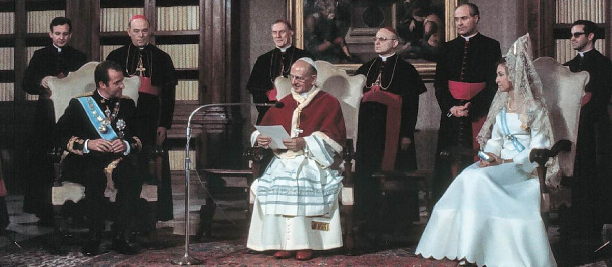 El Papa Pablo VI recibe a los Reyes Don Juan Carlos y Doña Sofía en el Vaticano el 10 de febrero de 1977