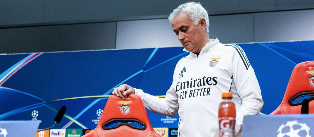 José Mourinho, en una rueda prensa con el SL Benfica