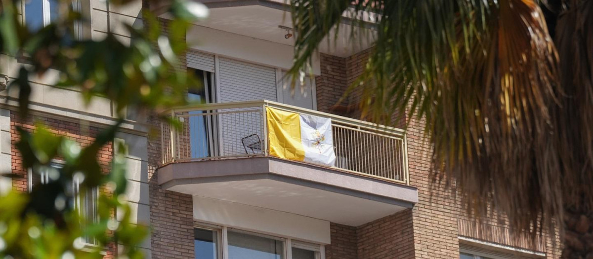 Una bandera vaticana en Barcelona