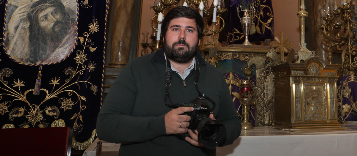 El fotógrafo de prensa palentino, Daniel Ibáñez Gutiérrez, que realiza su labor informativa en el Vaticano