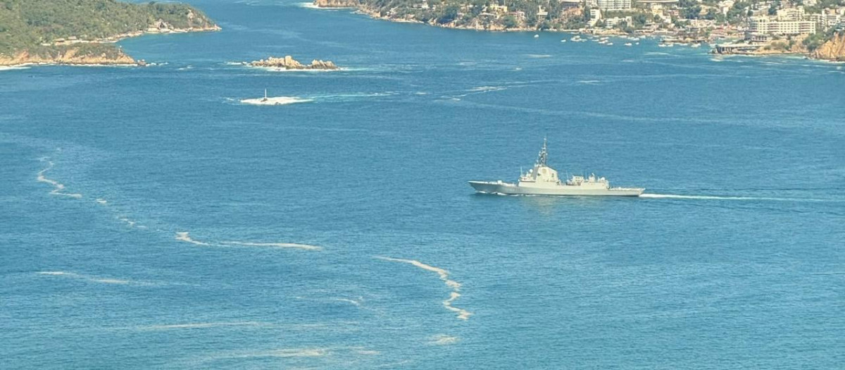 La fragata F-101 Álvaro de Bazán hizo escala en Acapulco durante su despliegue por el Pacífico