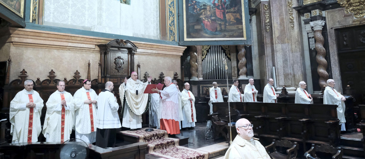 Imagen tomada este domingo de monseñor Enrique Benavent durante la Eucaristía por el Corpus Christi en Valencia