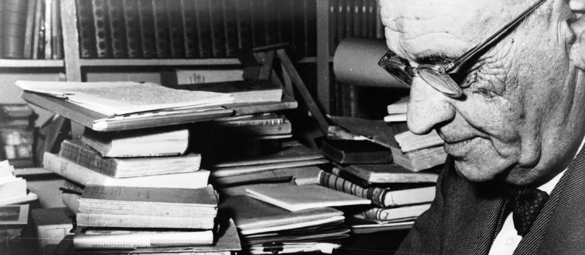 José Ortega y Gasset, en su despacho