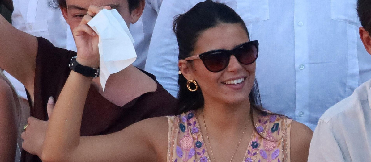 Tana Rivera viendo la corrida de toros de su novio, Andrés Roca Rey, a 7 de junio de 2026, en Sanlúcar de Barrameda

Europa Press Reportajes / Europa Press
08/6/2026