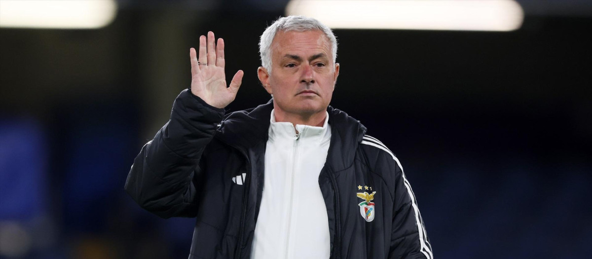 (Foto de ARCHIVO)
29 September 2025, United Kingdom, London: Benfica manager Jose Mourinho leads a training session at Stamford Bridge, ahead of the Tuesday's UEFA Champions League soccer match against Chelsea. Photo: Steven Paston/PA Wire/dpa

29/9/2025 ONLY FOR USE IN SPAIN