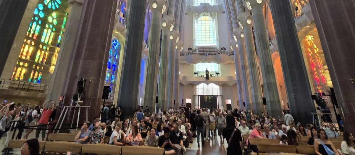 Visitantes en la Sagrada Familia, este martes