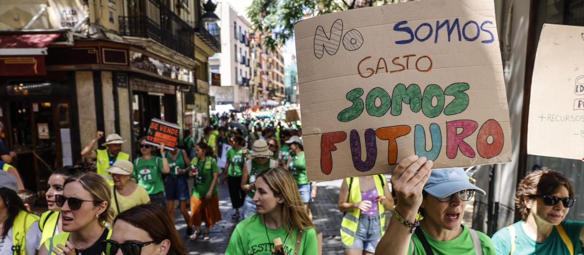 Imagen de archivo de una manifestación de profesores en el marco de la huelga educativa en la Comunidad Valenciana