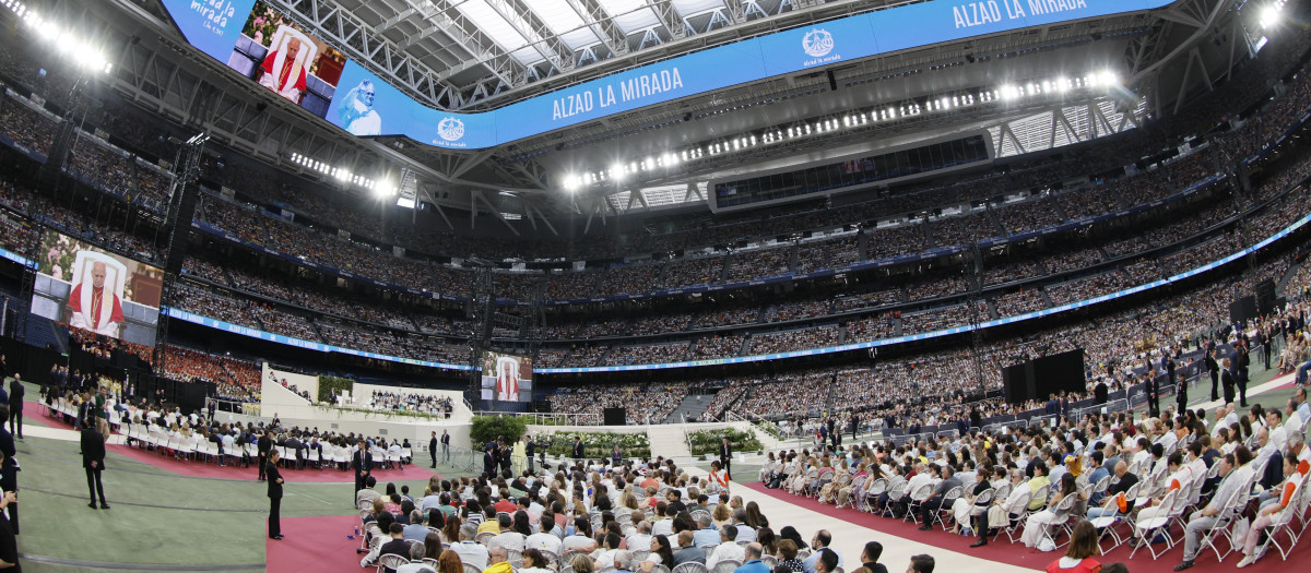 70.000 personas vibraron en el Bernabéu en el acto con el Papa