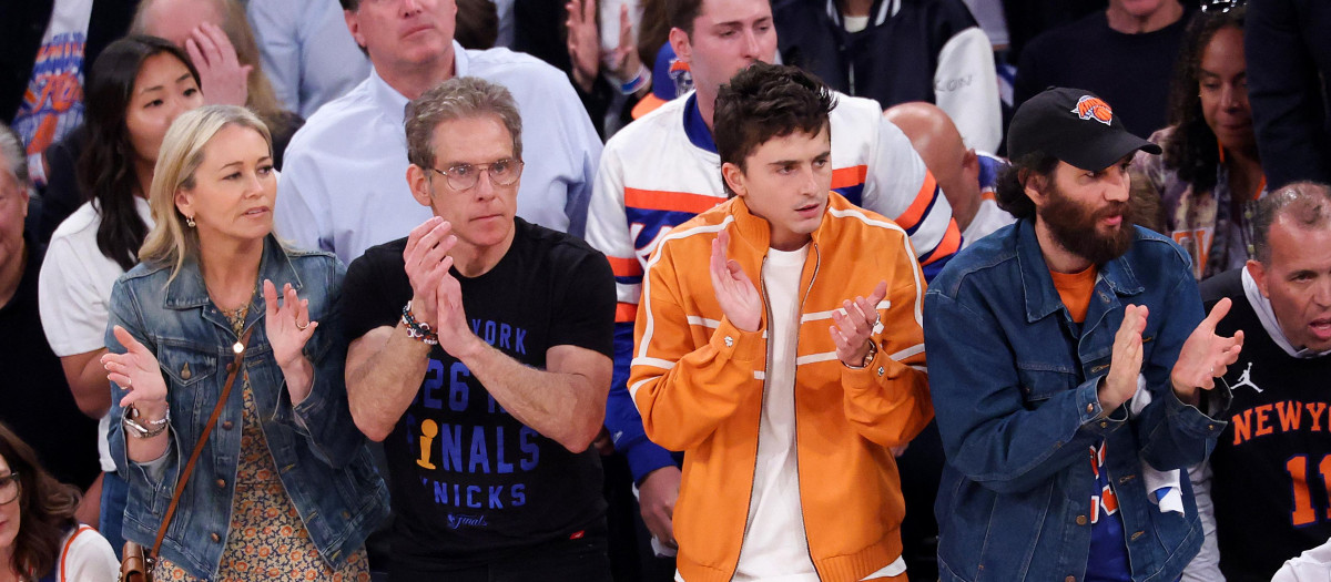 NEW YORK, NEW YORK - JUNE 08: (L-R) Christine Taylor, Ben Stiller and Timothée Chalamet look on during the first quarter between the New York Knicks and the San Antonio Spurs in Game Three of the 2026 NBA Finals at Madison Square Garden on June 08, 2026 in New York City. NOTE TO USER: User expressly acknowledges and agrees that, by downloading and or using this photograph, User is consenting to the terms and conditions of the Getty Images License Agreement.   Al Bello/Getty Images/AFP (Photo by AL BELLO / GETTY IMAGES NORTH AMERICA / Getty Images via AFP)