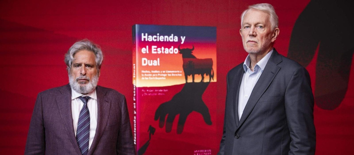 Robert Amsterdam y Christopher Wales en la presentación del libro Hacienda y el Estado Dual en Madrid.

REMITIDA / HANDOUT por BALLESTEROS COMUNICACIÓN
Fotografía remitida a medios de comunicación exclusivamente para ilustrar la noticia a la que hace referencia la imagen, y citando la procedencia de la imagen en la firma
09/6/2026
